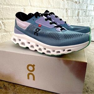 ✨BRAND NEW✨On Running Cloudstratus